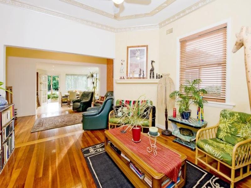 8 Meridian Street, Eastlakes NSW 2018