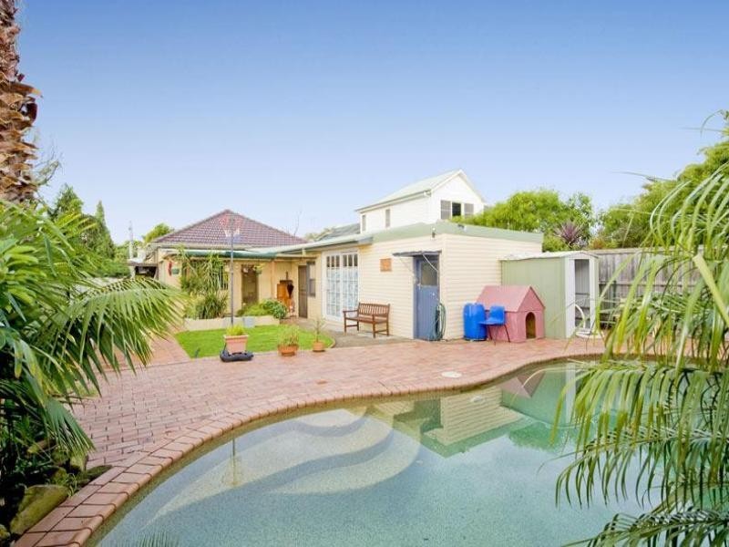 8 Meridian Street, Eastlakes NSW 2018