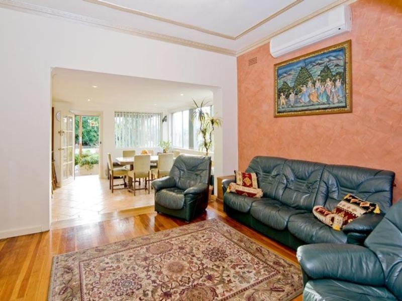 8 Meridian Street, Eastlakes NSW 2018