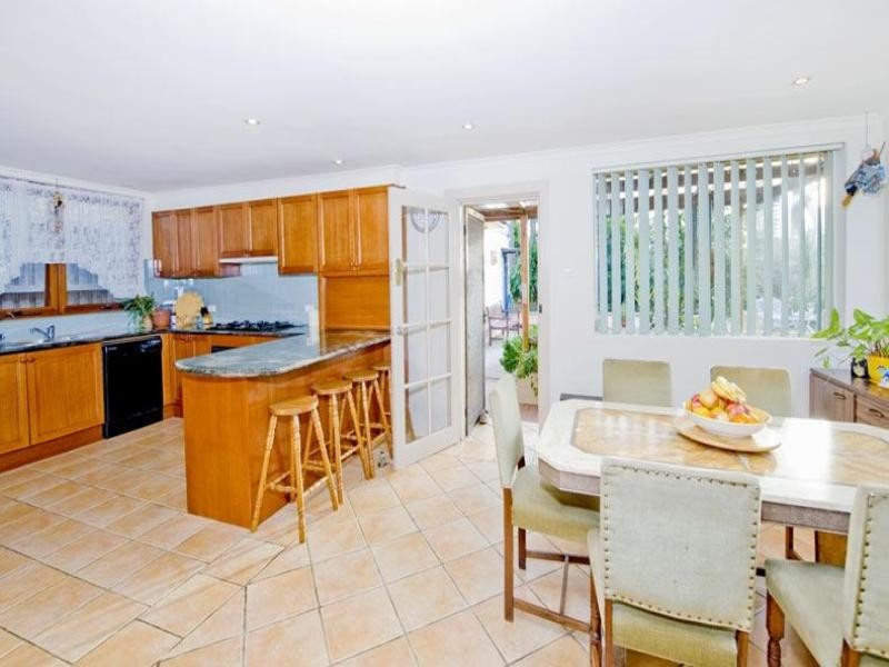 8 Meridian Street, Eastlakes NSW 2018