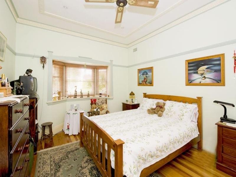 8 Meridian Street, Eastlakes NSW 2018