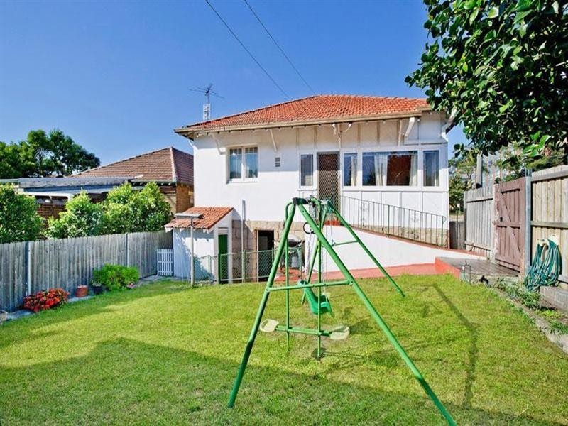 256 Birrell Street (corner of Goldie Avenue), Waverley NSW 2024