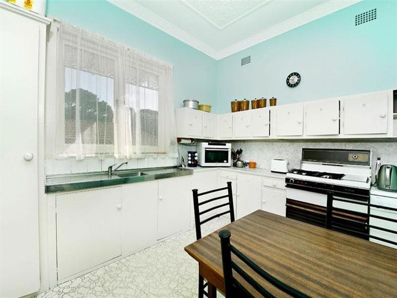 256 Birrell Street (corner of Goldie Avenue), Waverley NSW 2024