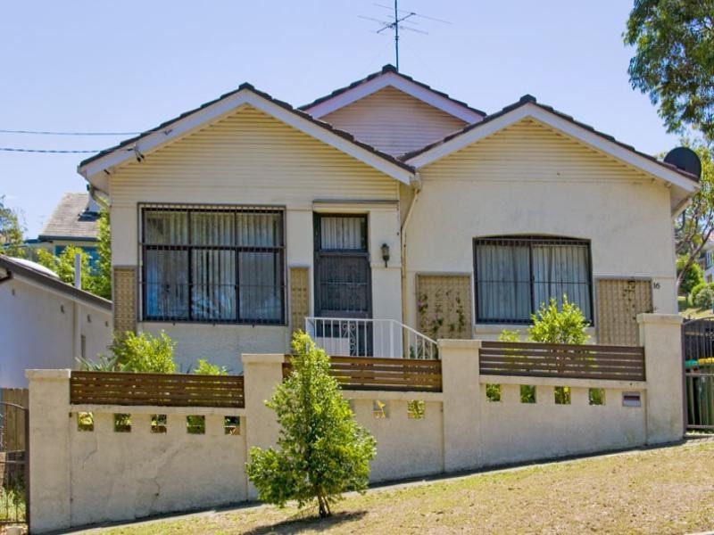 No. 16 Woodland Street, Coogee NSW 2034