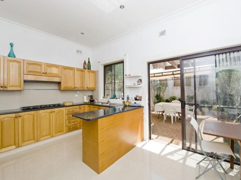 No. 16 Woodland Street, Coogee NSW 2034