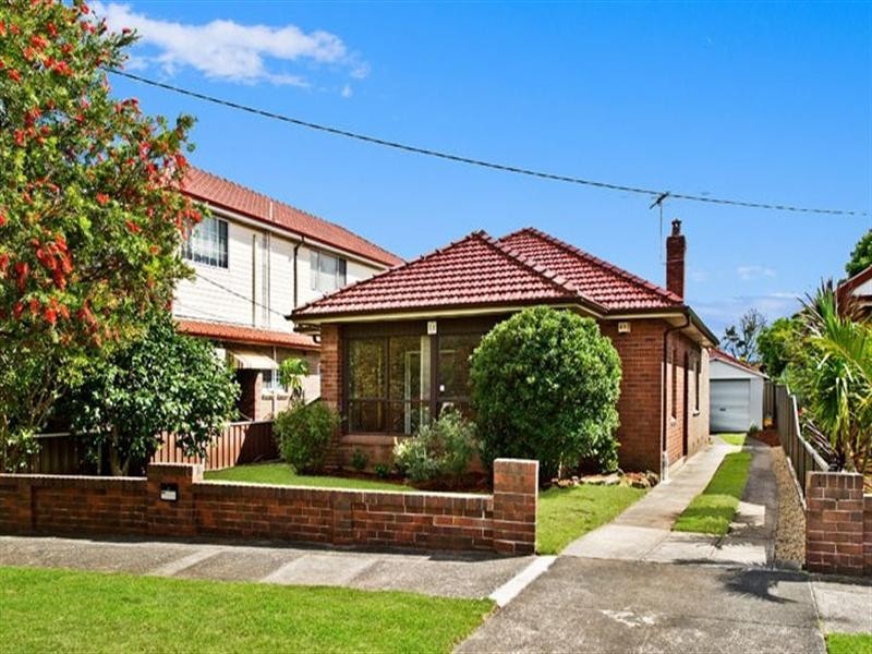 11 Casino Street, Eastlakes NSW 2018