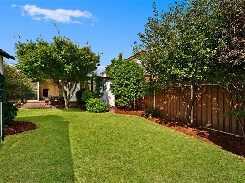 11 Casino Street, Eastlakes NSW 2018