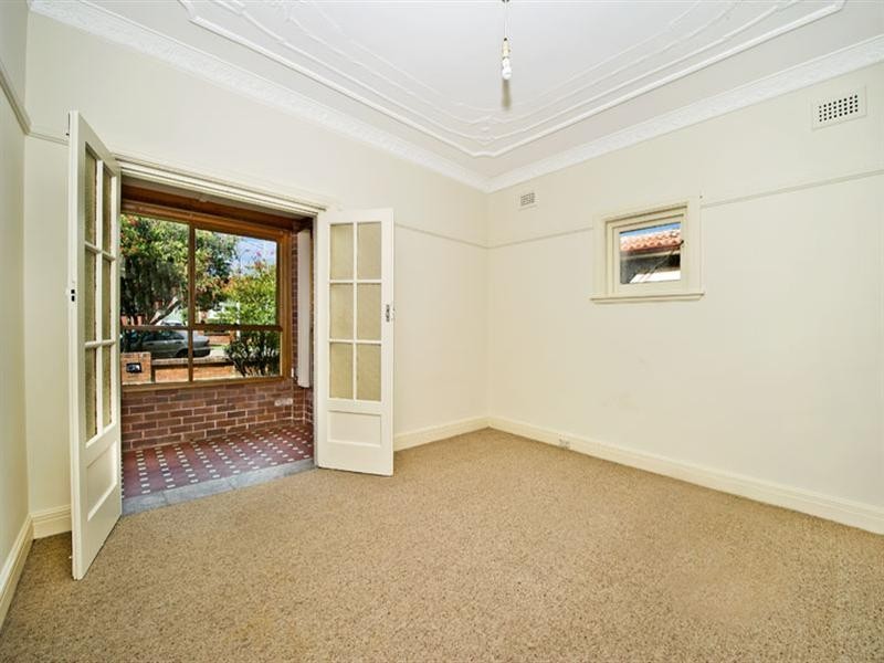 11 Casino Street, Eastlakes NSW 2018