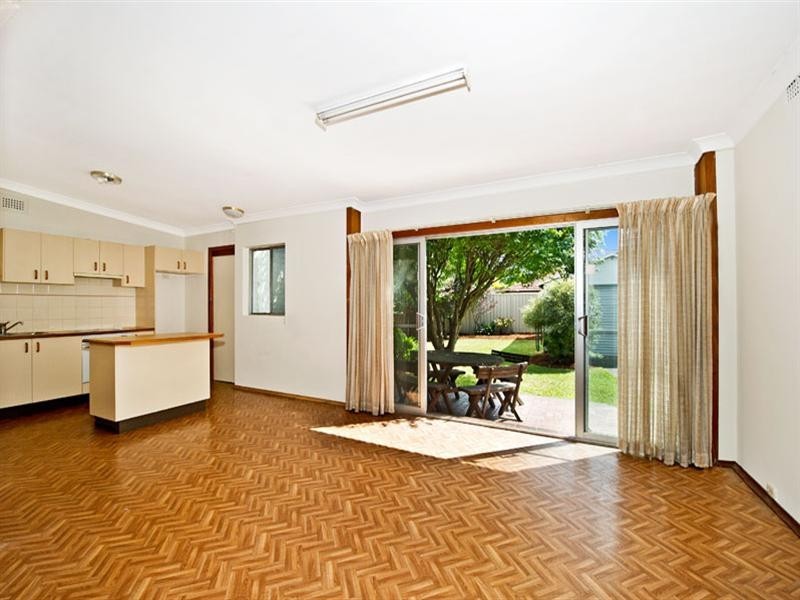 11 Casino Street, Eastlakes NSW 2018