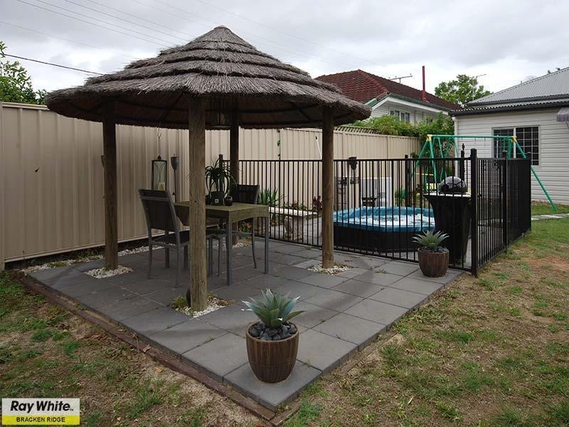 43 Mclennan Street, Woody Point QLD 4019