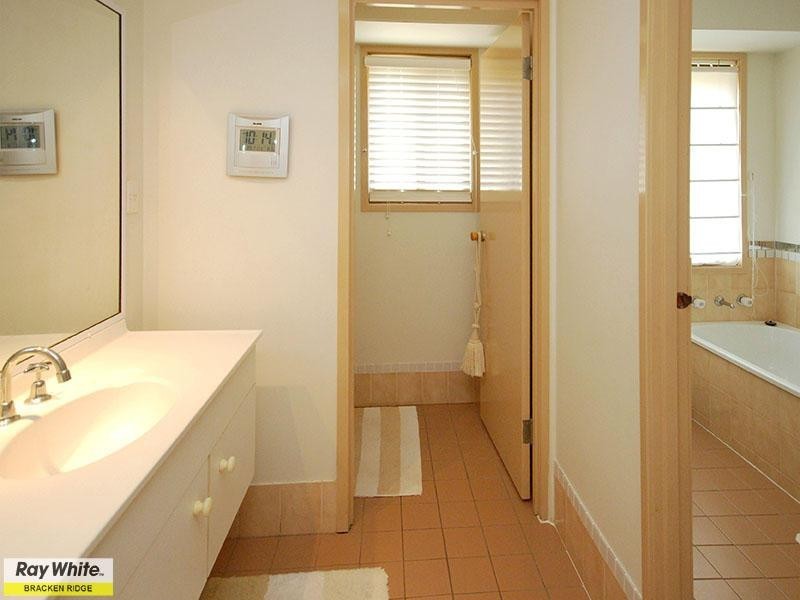 15 Kingfisher Street, Albany Creek QLD 4035