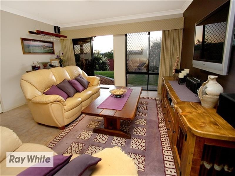 9 Wallers Court, Petrie QLD 4502