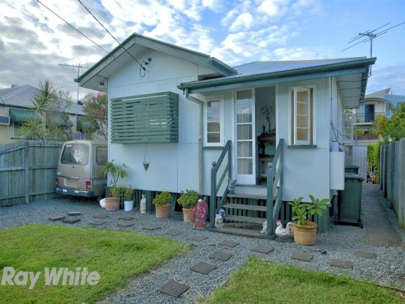 20 ELEVENTH Avenue, Brighton QLD 4017