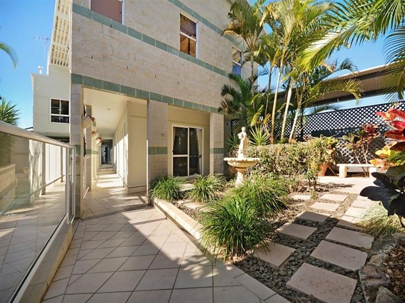 74 Prince Edward Parade, Redcliffe QLD 4020