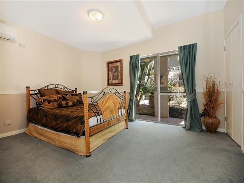 74 Prince Edward Parade, Redcliffe QLD 4020
