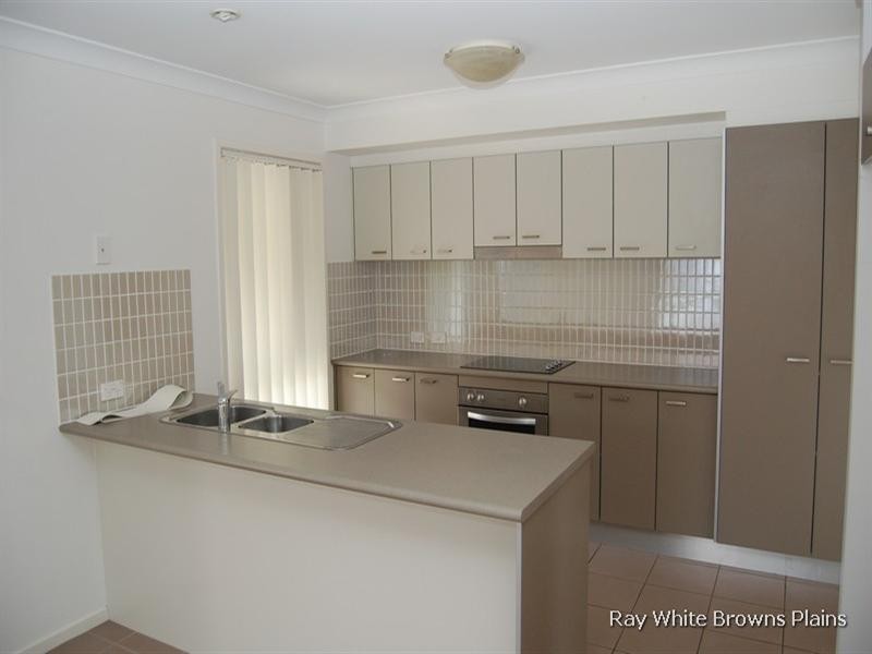 6 Marcoola Place, Regents Park QLD 4118