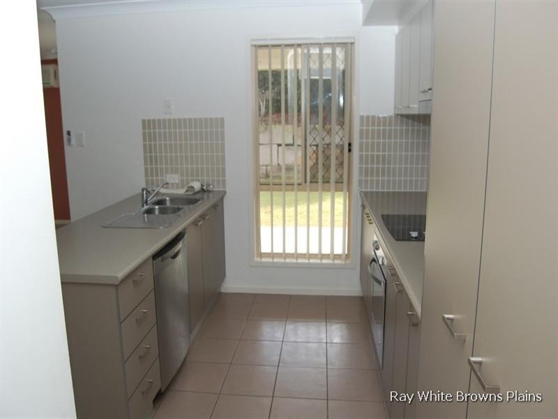 6 Marcoola Place, Regents Park QLD 4118