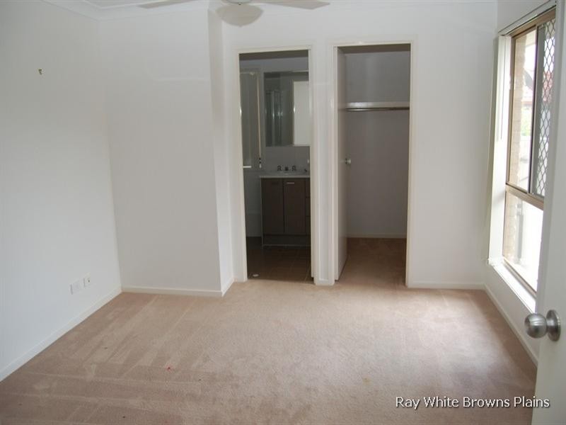 6 Marcoola Place, Regents Park QLD 4118