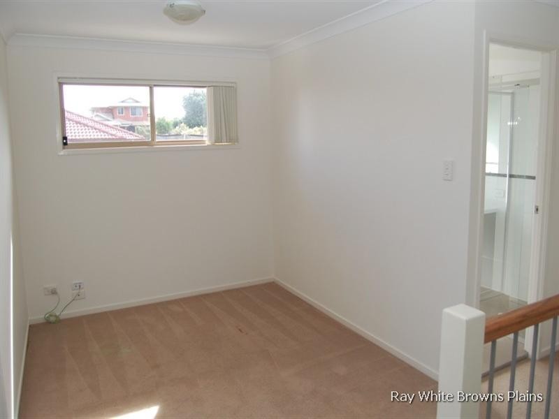 6 Marcoola Place, Regents Park QLD 4118