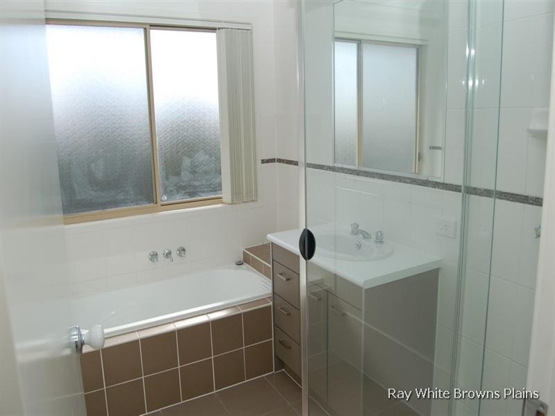 6 Marcoola Place, Regents Park QLD 4118