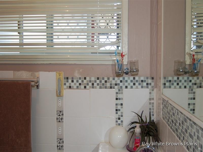 27 St Johns Way, Boronia Heights QLD 4124