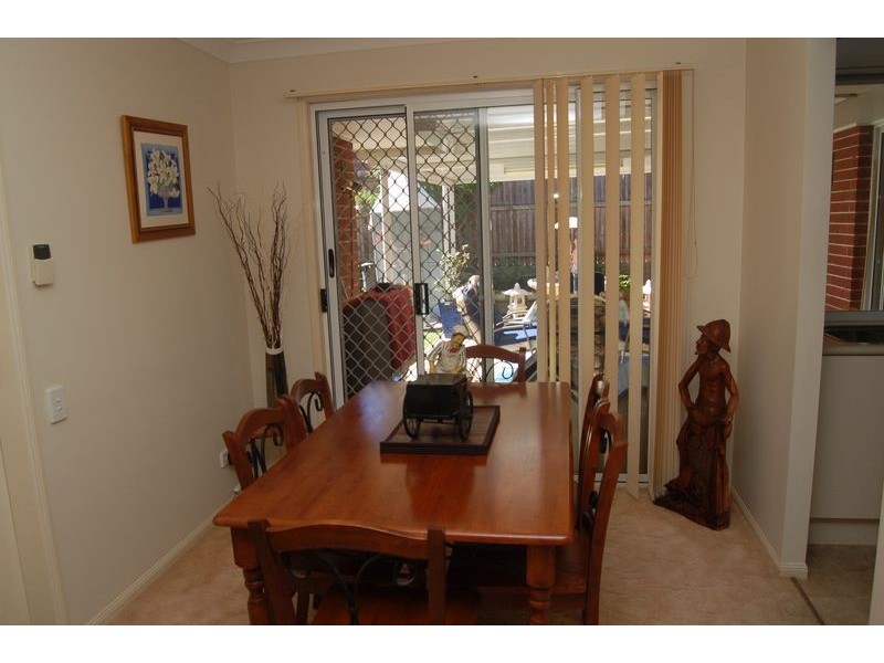 21 Regal Drive, Regents Park QLD 4118