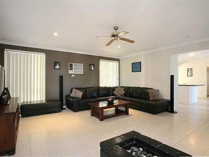 56 Owens Crescent, Regents Park QLD 4118