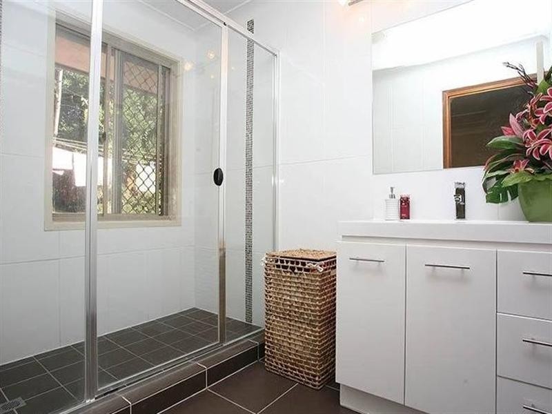 56 Owens Crescent, Regents Park QLD 4118