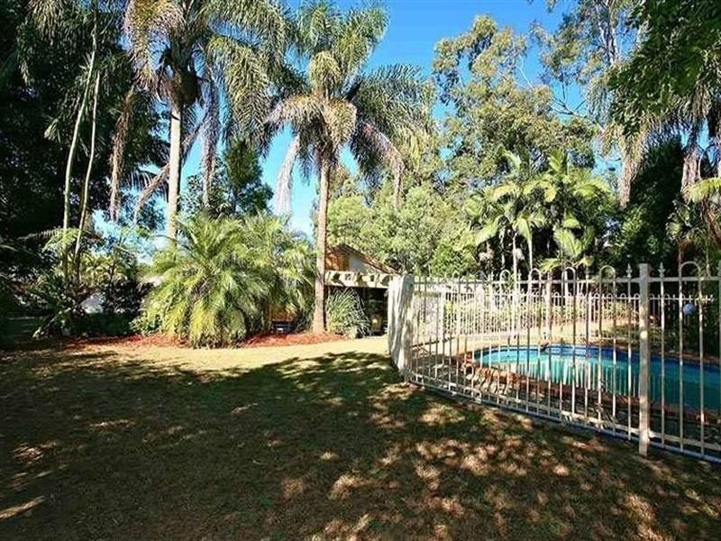 56 Owens Crescent, Regents Park QLD 4118
