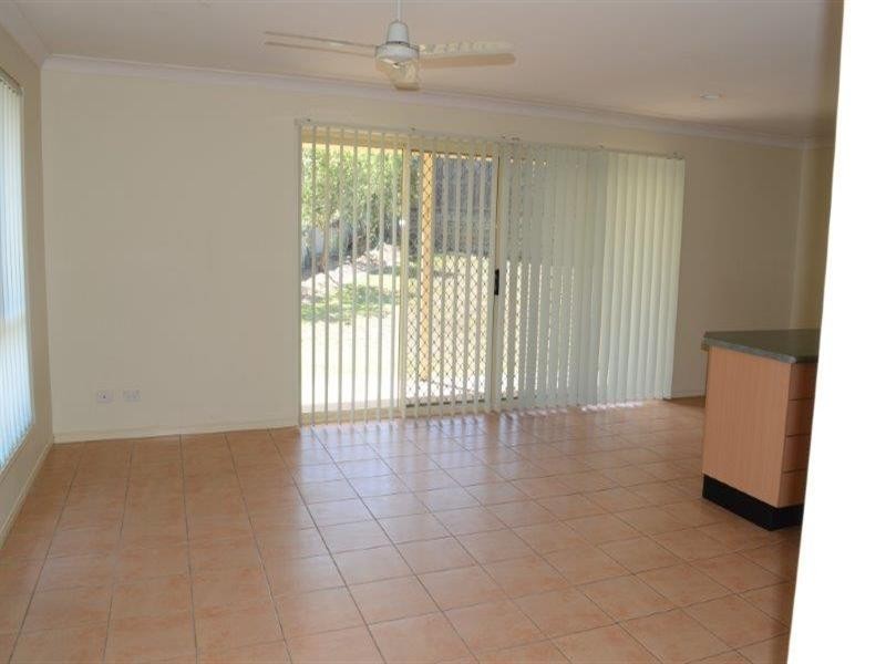 7 Pimelia Court, Regents Park QLD 4118