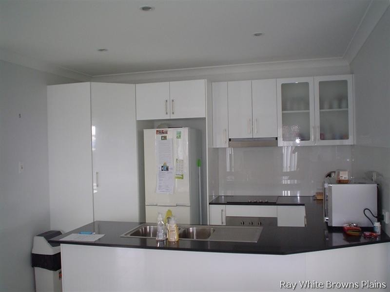 7 Pine Grove Drive, Crestmead QLD 4132