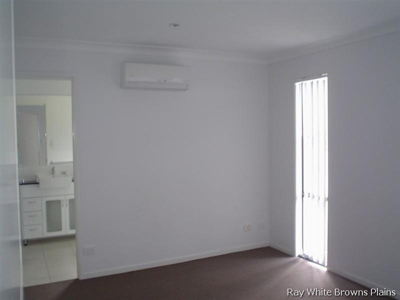 7 Pine Grove Drive, Crestmead QLD 4132