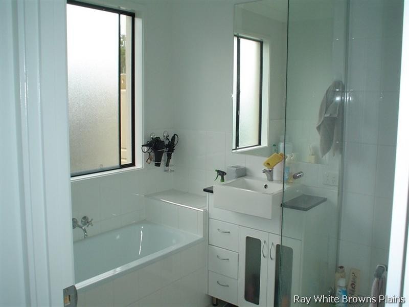 7 Pine Grove Drive, Crestmead QLD 4132