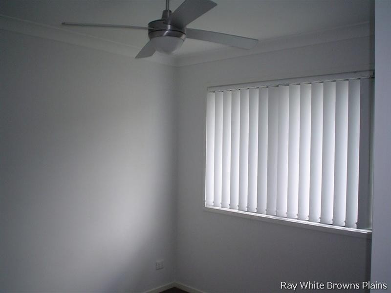 7 Pine Grove Drive, Crestmead QLD 4132