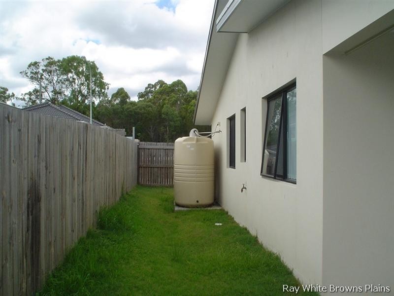 7 Pine Grove Drive, Crestmead QLD 4132