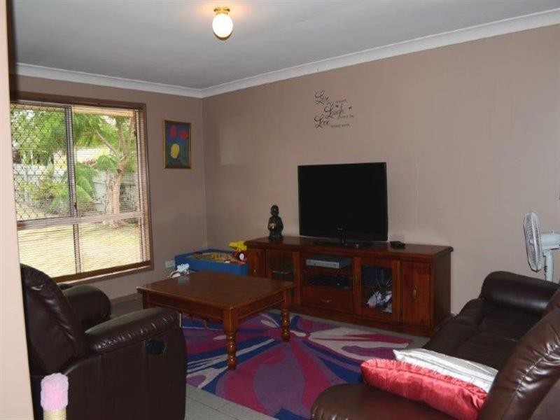 17 Pinnacle Close, Regents Park QLD 4118