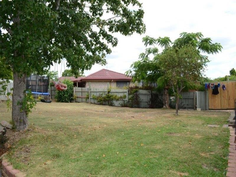 17 Pinnacle Close, Regents Park QLD 4118