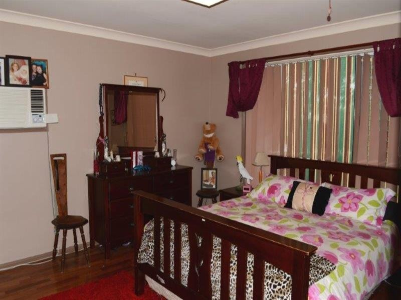 17 Pinnacle Close, Regents Park QLD 4118