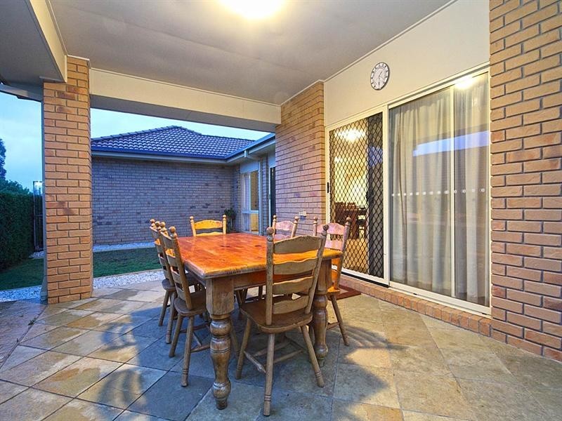 9 Hamilton Close, Forest Lake QLD 4078