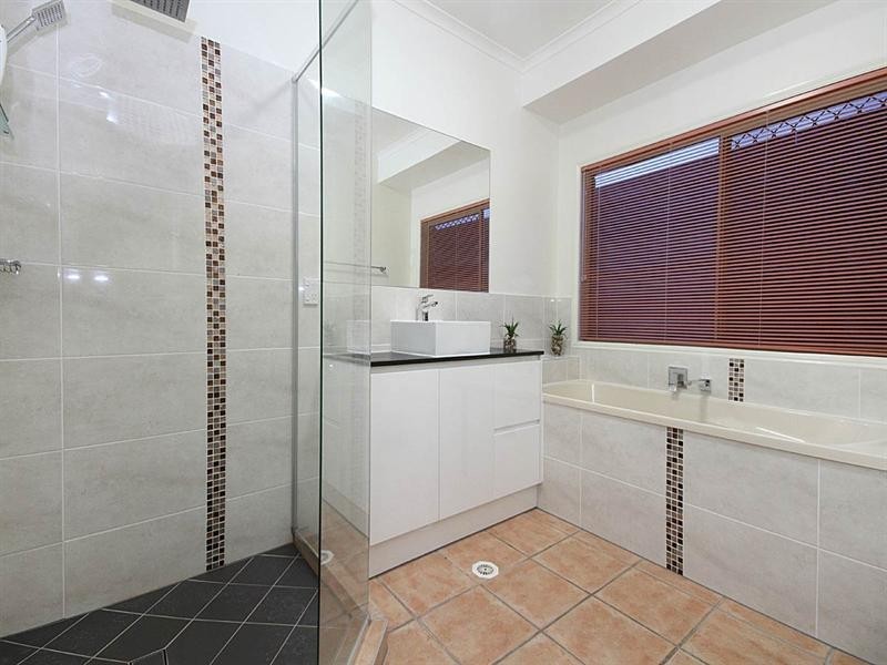 9 Hamilton Close, Forest Lake QLD 4078