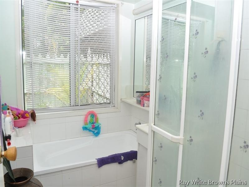 13 Thistle Street, Regents Park QLD 4118