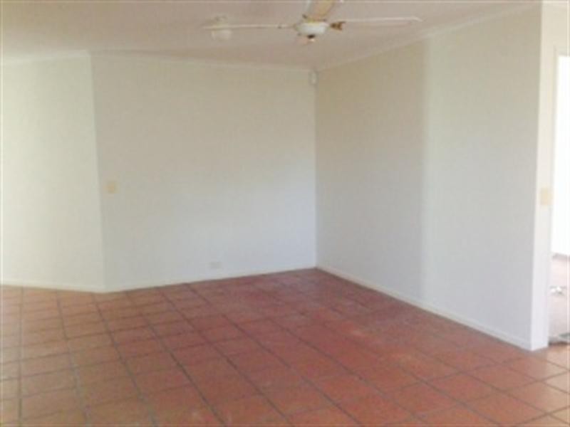63 Bottlebrush Drive, Regents Park QLD 4118