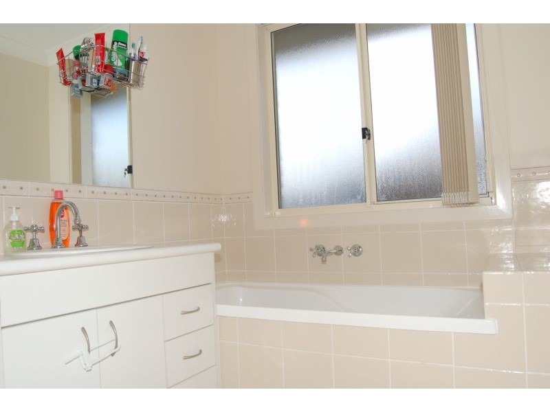 24 Lake Manchester Street, Logan Reserve QLD 4133