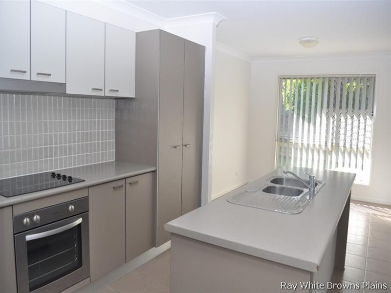 39 Sunrise Crescent, Regents Park QLD 4118