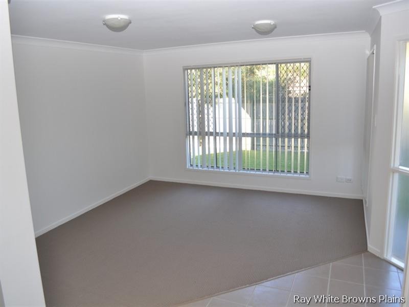 39 Sunrise Crescent, Regents Park QLD 4118