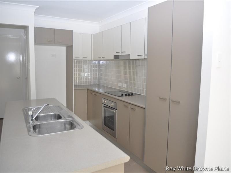 39 Sunrise Crescent, Regents Park QLD 4118