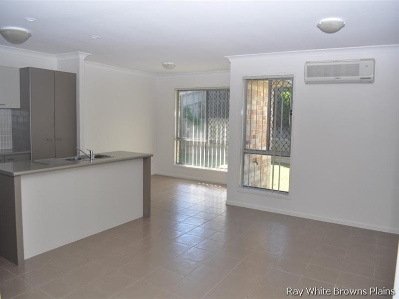39 Sunrise Crescent, Regents Park QLD 4118