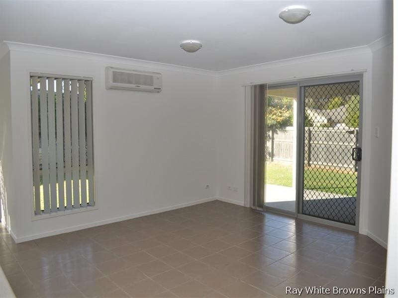 39 Sunrise Crescent, Regents Park QLD 4118