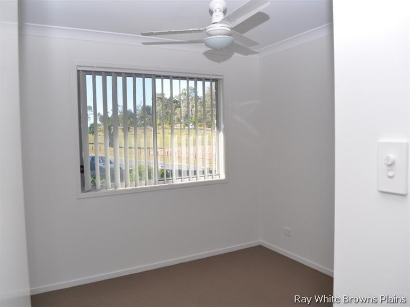 39 Sunrise Crescent, Regents Park QLD 4118