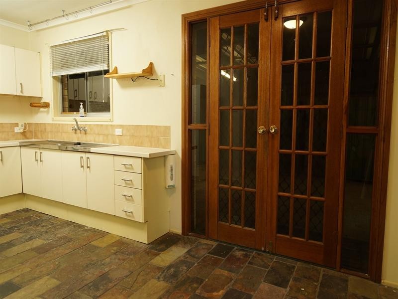 36 Seaton Street, Hillcrest QLD 4118